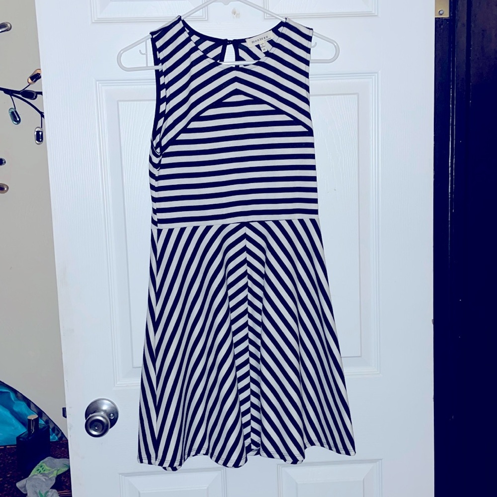 Monteau Black and White Striped Dress Sleeveless Keyhole Back Size medium